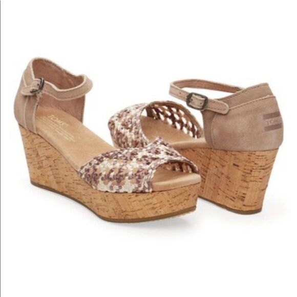 TOMS Stucco Satin Woven Cork Ankle Strap Peep Toe Wedge Sandal Sz 8 - Picture 1 of 9